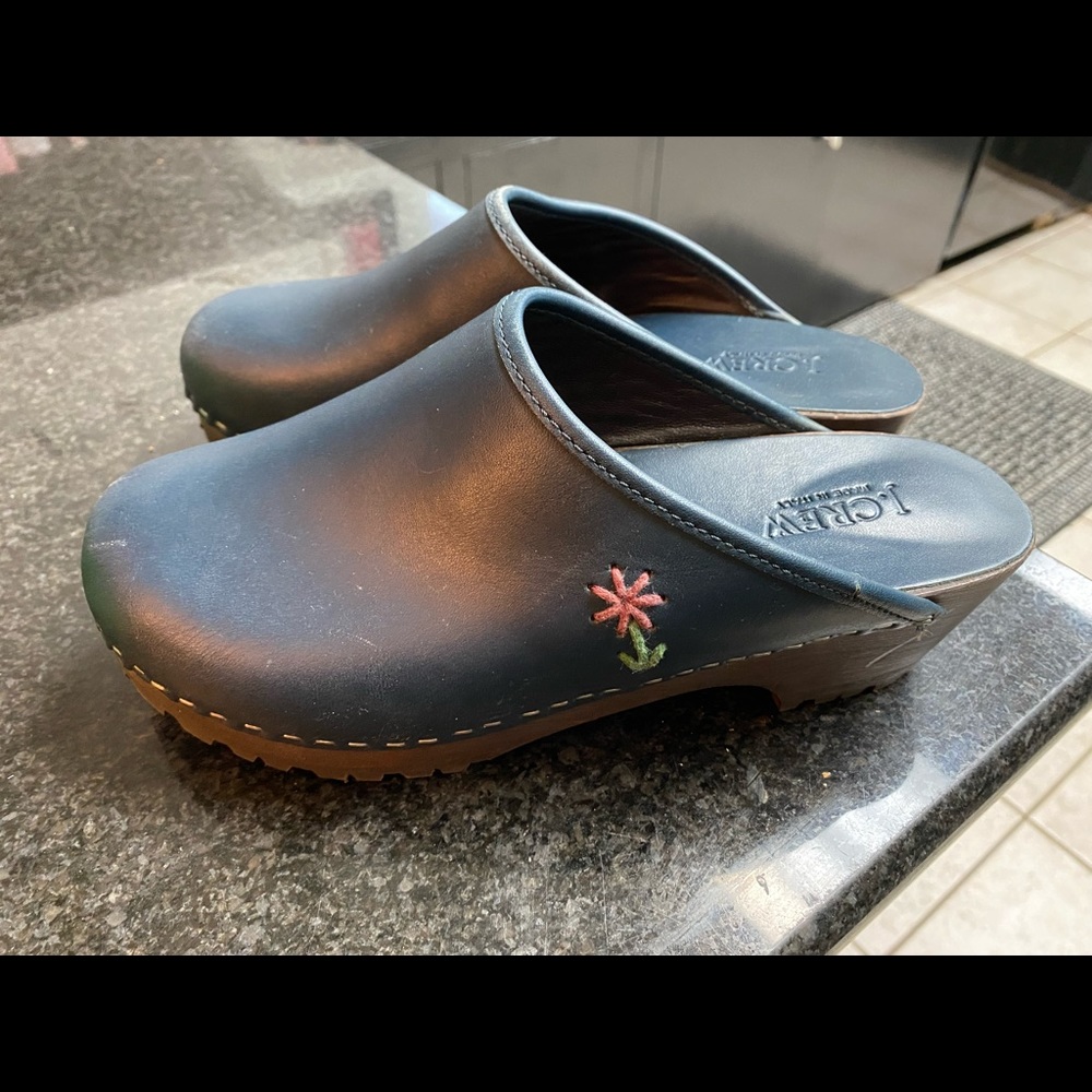 Cute Jcrew clogs! Size 8